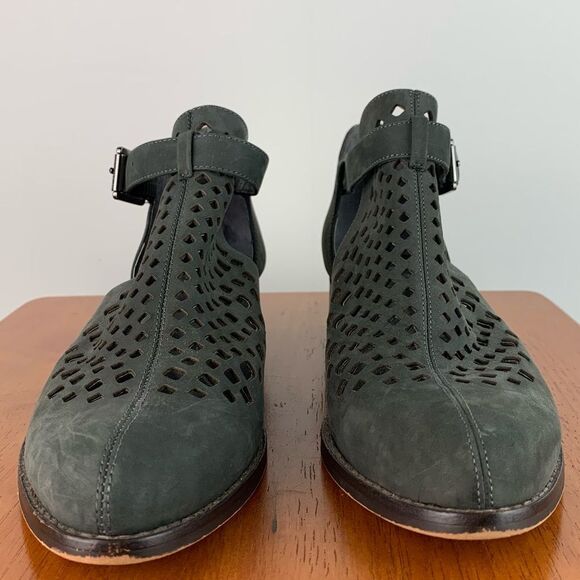 VINCE CAMUTO Cadey Gray Perforated Nubuck Leather Ankle Bootie Buckle US 8.5 - Picture 5 of 10